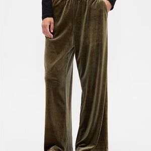 GAP Factory Women's Recycled Pull-On Velour Wide-Leg Pants